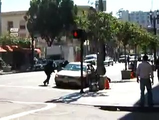 Bank robbers escapes from cops in spectacular way