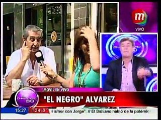 Móvil con el Negro Alvarez