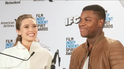 Elizabeth Olsen est chic en annonçant les nominations au Film Independent Spirit Awards