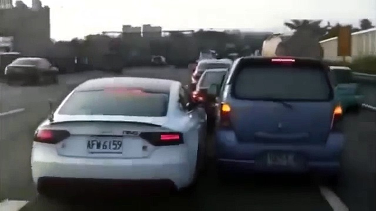 Audi vs Lil MPV - Street Problems