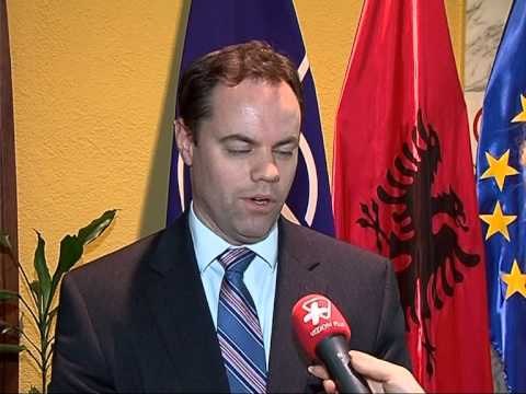 BIZNESI I HUAJ PER FMN ESHTE I RENDESISHEM ZBATIMI I PAKETES SE NDIHMES NE PRAKTIKE LAJM