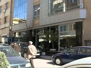 PASURITE E NEPUNESVE PUBLIKE LIGJI NE TE KALUREN ESHTE SHKELUR,POR TANI DO TE ZBATOHET LAJM