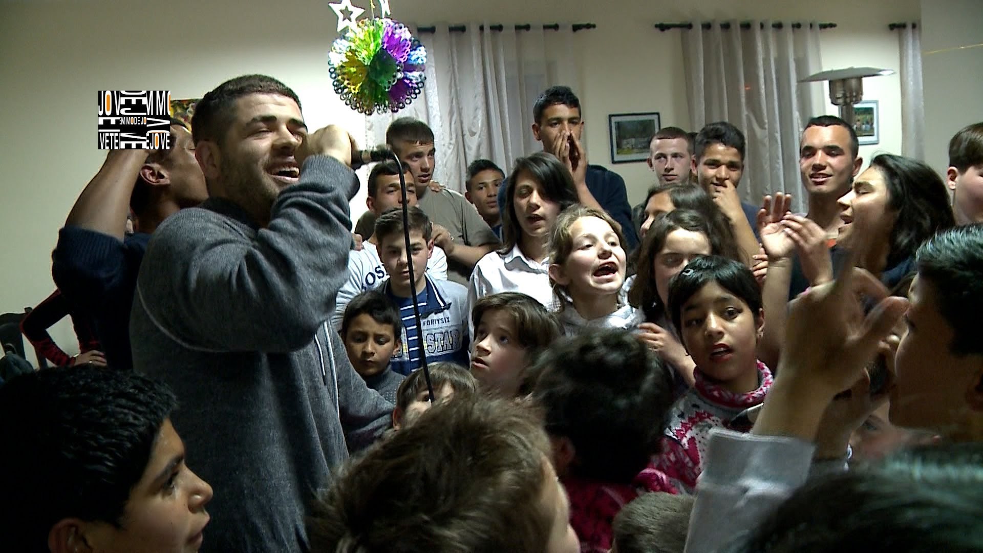 ⁣Jo vetem mode - Noizy surprizon femijet e Zyber Hallullit! (5 prill 2014)