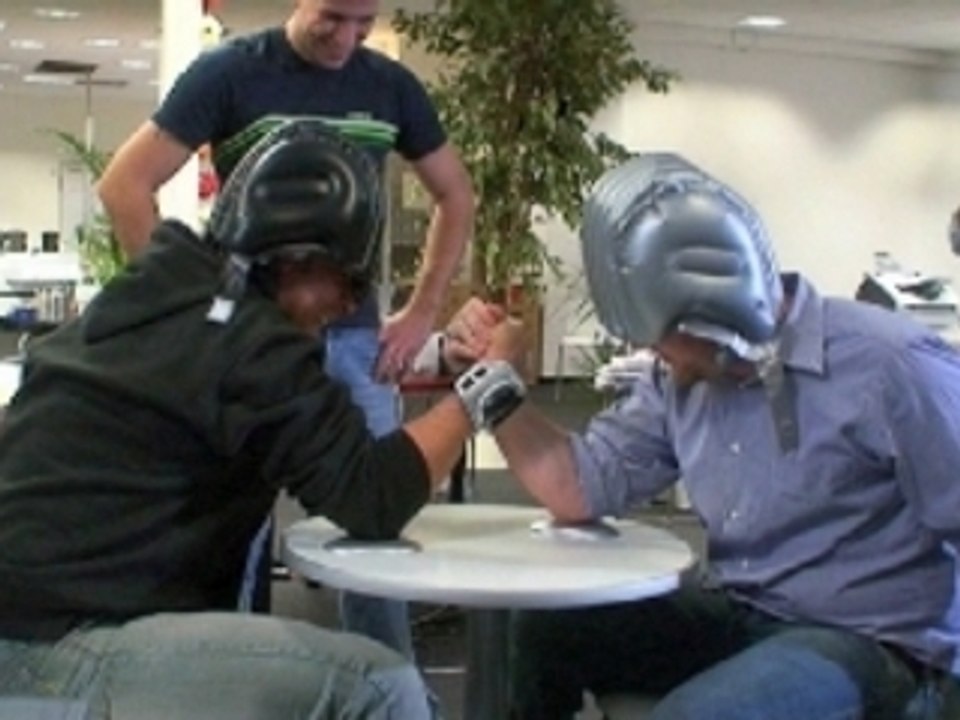 Madillo.tv: shocking arm wrestling