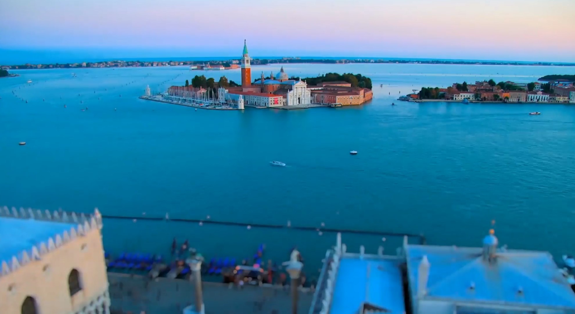 Top 10 Fall/Winter 2015 Travel Destinations for Canadians