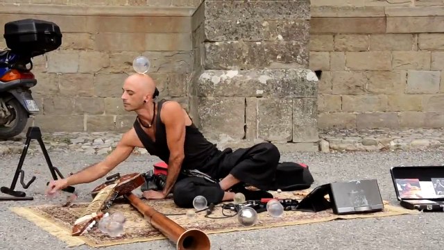 Как он это делает