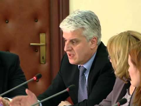 FALJA E GJOBAVE POLITIKE PS THOTE SE KY ESHTE VENDIM I DREJTE,PD NUK ESHTE DAKORT LAJM