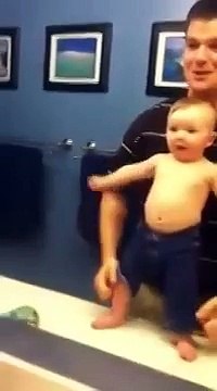 Я плакала от смеха, когда увидела, что делает этот малыш!