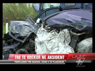 Descargar video: Aksident në Fier, 3 të vdekur dhe 5 të plagosur - News, Lajme - Vizion Plus