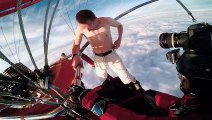 Ce fou saute d'une montgolfière sans parachute ! Saut réussi ?