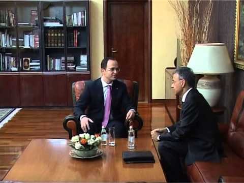 TAKIMET E FUNDIT TE SEQUI RRUGA DREJT STATUSIT KANDIDAT PER SHQIPERINE ESHTE E HAPUR LAJM