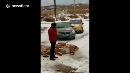 Calamitous multi-car crash on icy road in China