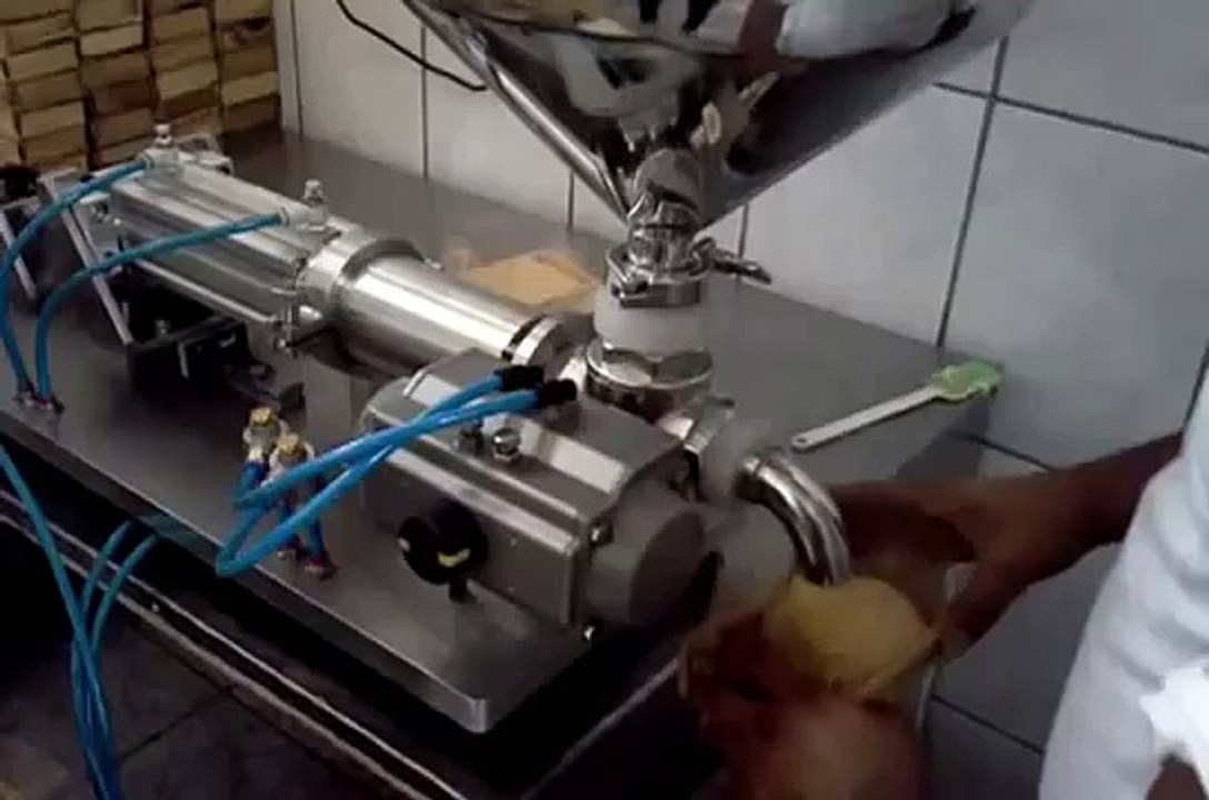 Máy chiết rót , máy chiết dịch đặc có ăn mòn, máy chiết thuốc nhuộm tóc, kem ủ tóc, máy chiết tương cà