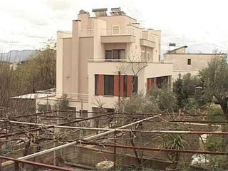 KERCENOHET FATBARDH PLAKU QELLOHET MAKINA KU UDHETONIN DJEMTE E KRYEKOMUNARIT FARKE LAJM