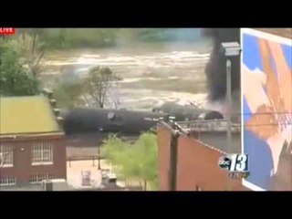 TRENI DEL NGA SHINAT RREZIK SHPERTHIMI TE VAGONEVE TE MBUSHUR ME NAFTE BRUTO LAJM