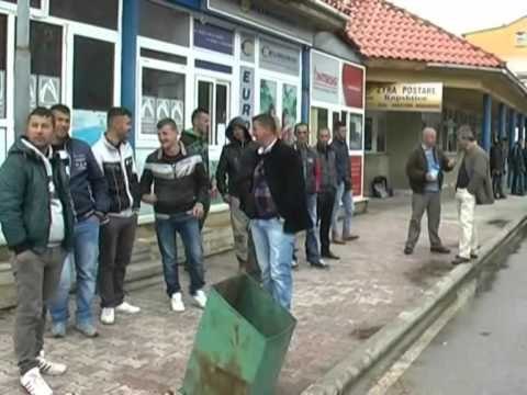 KAPSHTICE,FLUKS EMIGRANTESH SHQIPTARET PRESIN MBI TRE ORE NE RADHE PER KALIMIN NE GREQI LAJM