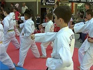 6 VJET "KRISTAL CENTER" AKTIVITETE TE POSAÇME PER FEMIJET NE KETE QENDER TREGTARE LAJM