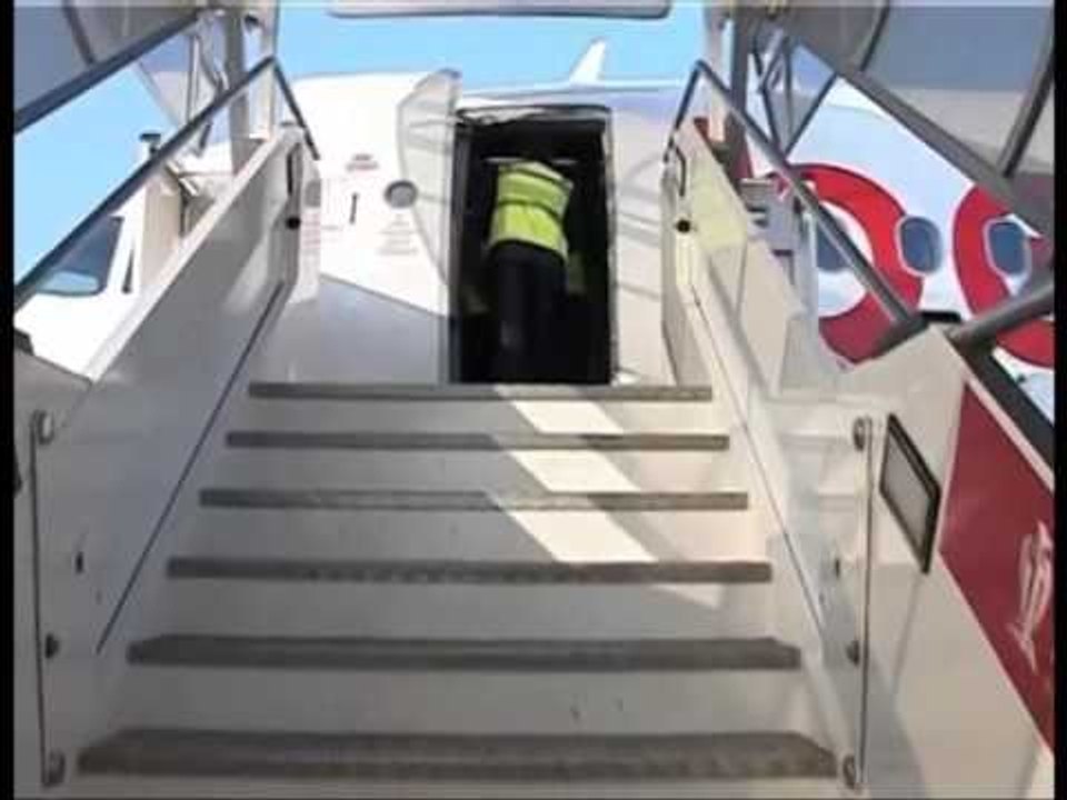 KREU I AVIACIONIT CIVIL DOREHIQET PETRIT SULAJ,NUK LICENCONTE NJE KOMPANI AJRORE LAJM