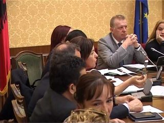 UNIVERSITETI MJEKESOR NDRYSHON PROJEKTLIGJI,DREJTUESIT JO ME EMERIM POR ME ZGJEDHJE LAJM