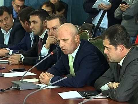 DEBATI NE KOMISION PS DHE PD PERPLASEN PER AVIONIN E KAPUR NE PLAZHIN E DIVJAKES LAJM