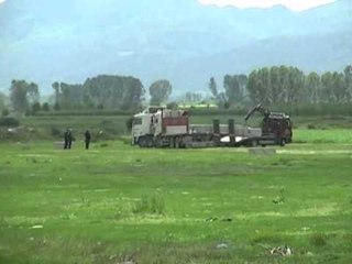 AERODROMI I KORÇES USHTRIA VENDOS BLLOQE BETONI NE AERODROMIN E LUMALASIT LAJM