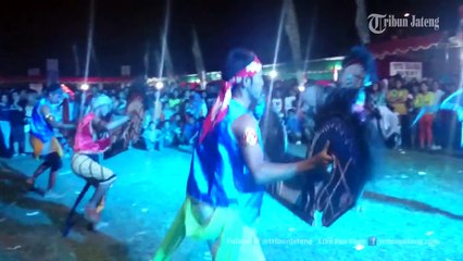 Saat Menyaksikan Reog, Penonton Ikut Kesurupan