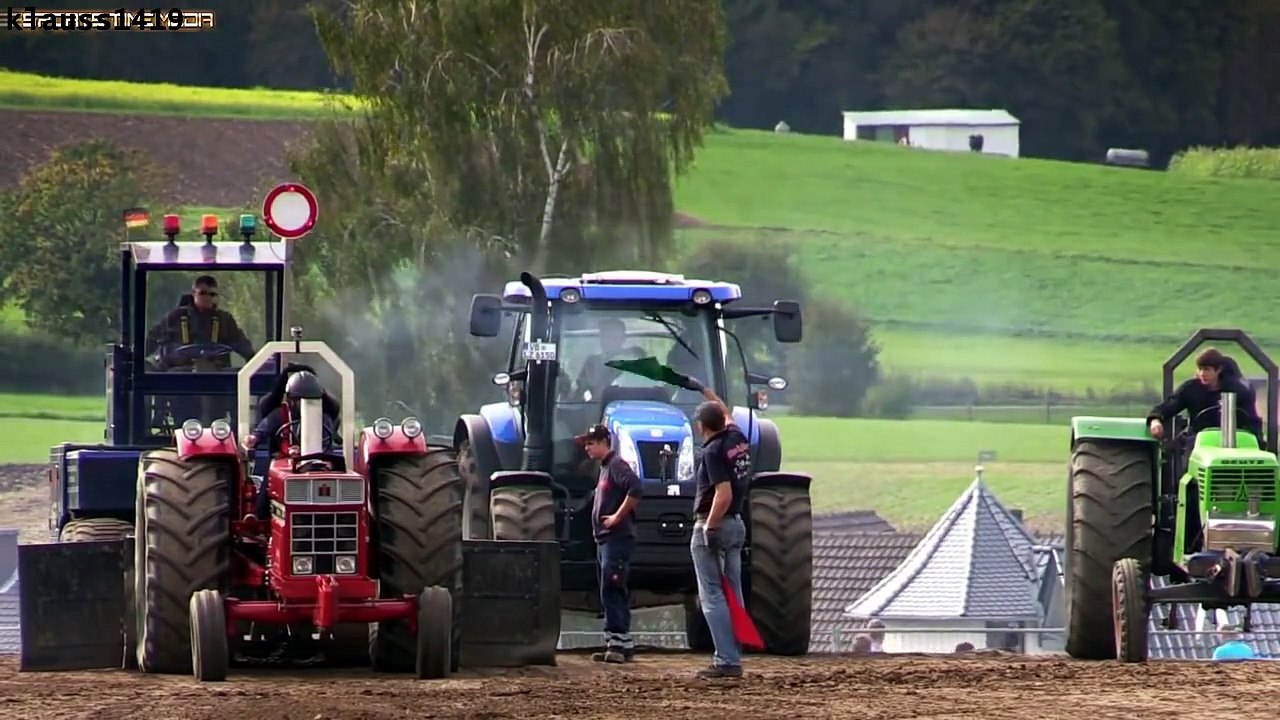 Tractors in MUD! ULTIMATE TRACTOR FAILS 2015 ★ EPIC Tractors FAIL/ WIN Compilation#2