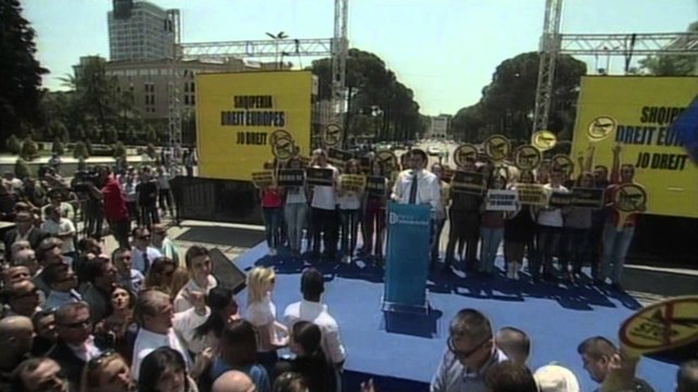 OPOZITA PROTESTON PERPARA KRYEMINISTRISE RAMA IK