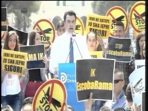 PROTESTA PARA KRYEMINISTRISE KREU I PD BASHA KERKON LARGIMIN E KRYEMINISTRIT EDI RAMA LAJM