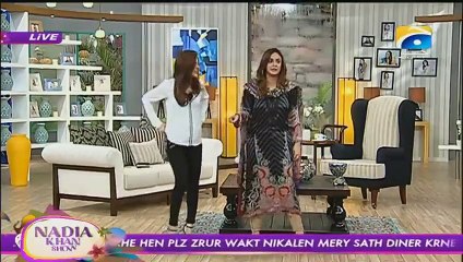 Ayesha Umar Teaching Nadia Khan How to Get Good Photos