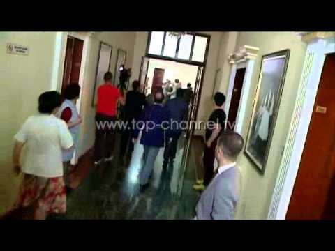 Përleshje mes deputetëve - Top Channel Albania - News - Lajme