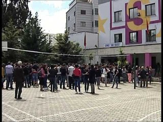 PENALIZOHEN 13 NXENES MINISTRJA NIKOLLA,"STANDARD I RI NE ADMINISTRIMIN E PROVIMEVE" LAJM