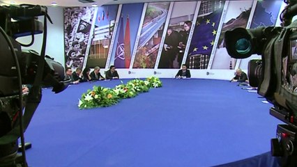 BASHA: QEVERIA TE DIALOGOJE ME GREVISTET