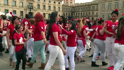 Colombianos protestan contra el maltrato a la mujer