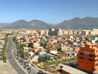 KUSHTETUESJA RREZON BASHKINE U ANKIMUA PEZULLIMI I LEJEVE NE KUROREN E GJELBER NE TIRANE LAJM