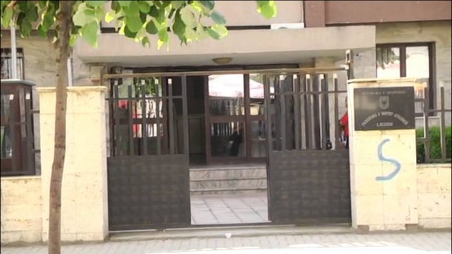 LEZHE, MERRET NE PYETJE DREJTORI I BORDIT TE KULLIMIT