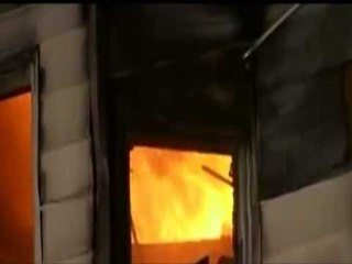 ZJARR I RENDE 34 TE PLAGOSUR NGA FLAKET QE PERFSHINE 3 SHTEPI NE STATEN ISLAND LAJM