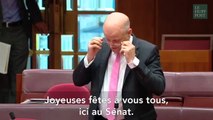 Pour faire passer son message, un sénateur australien chante un chant de Noël