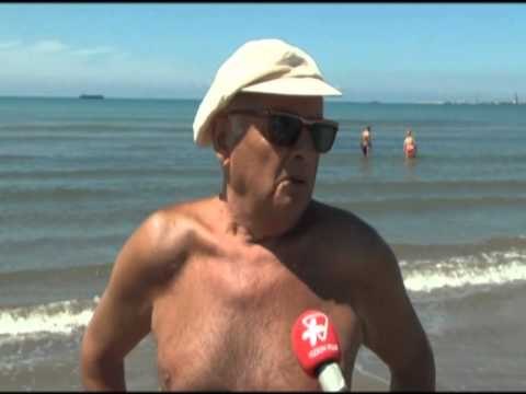 SEZONI TURISTIK NE PLAZH NE DURRES MUNGOJNE HAPESIRAT PUBLIKE PER PUSHUESIT LAJM