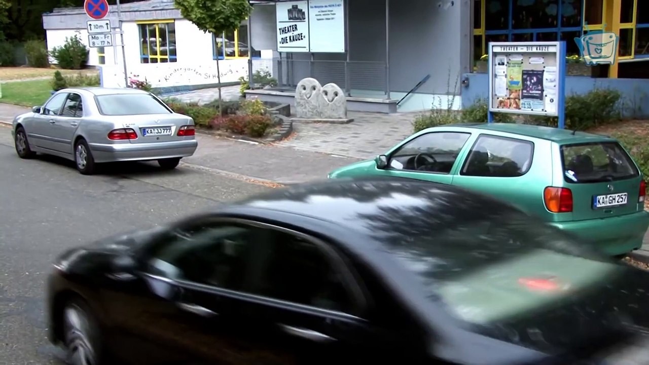 Aider une femme à se garer... Hilarant