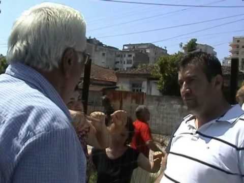 FAMILJA, DO TE VETEDIGJEMI FIER,KONFLIKTI PER PRONESINE MBI SHTEPINE KU JETOJNE 2 FAMILJE LAJM