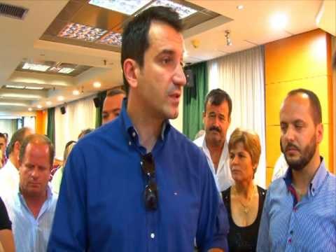 GREQI,VELIAJ TAKON EMIGRANTET MINISTRI I PUNES, TE PUNOJME PER PROMOVIMIN E SHQIPERISE LAJM