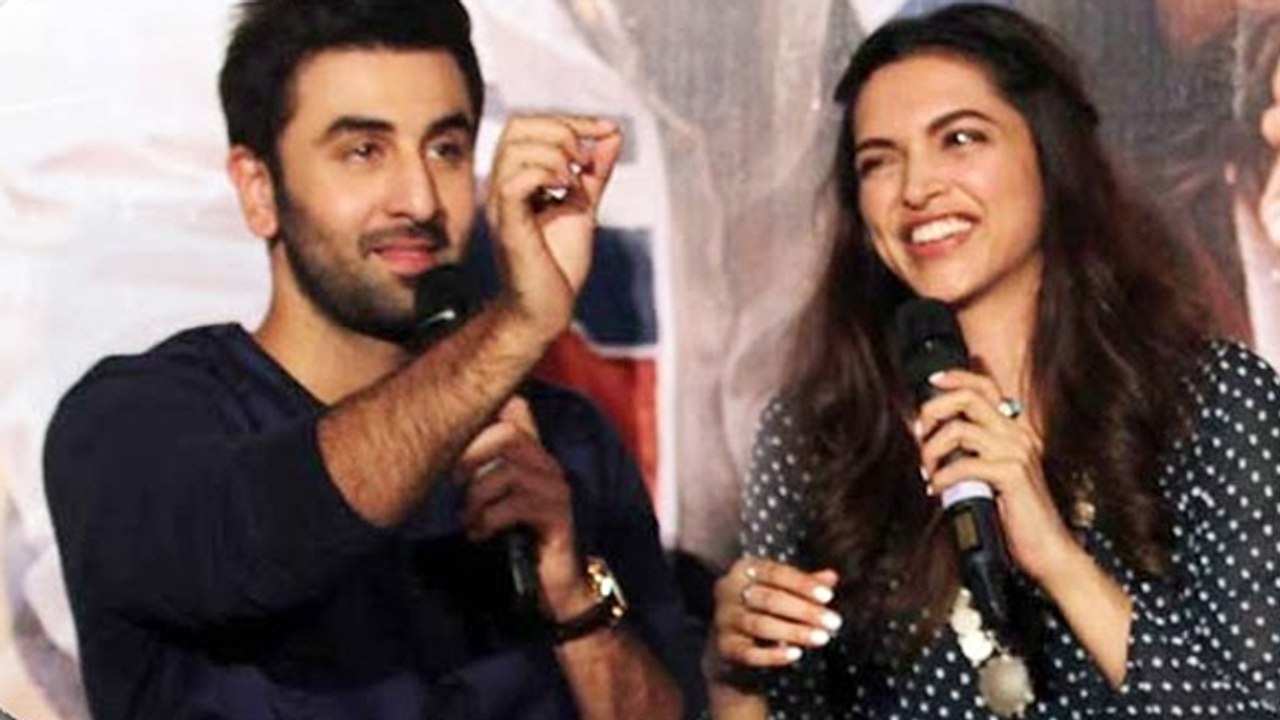 Deepika Padukone Reveals Ranbir Kapoor's BEDROO...