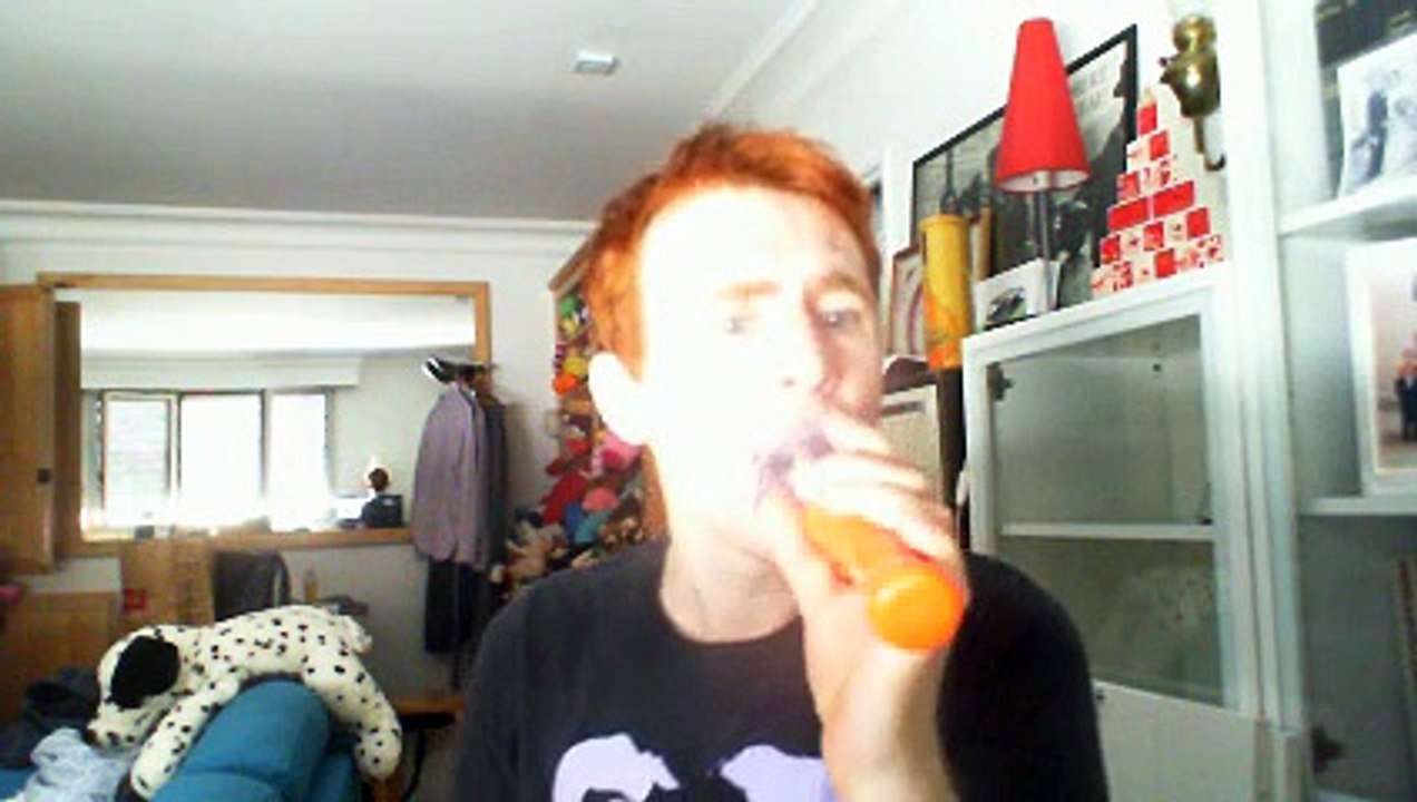 Wiwi égratigne "young blood" de Sophie Ellis Bextor