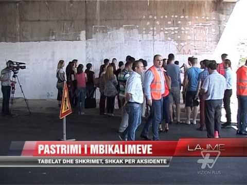 Tabelat dhe shkrimet në rrugë, shkak për aksidente - News, Lajme - Vizion Plus