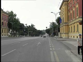 "7 QERSHORI,NJE FORMALITET" BUSHATI SQARON NGA BRUKSELI STATUSIN E VENDIT KANDIDAT LAJM