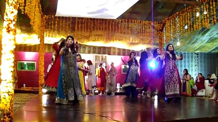 Outstanding dance in Lahore mehndi function on Pujabi song Lathay di chadar full HD