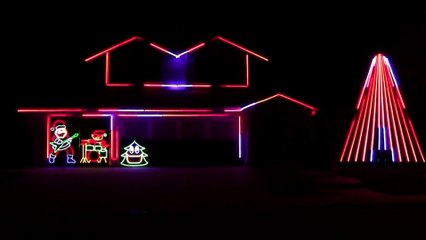 Il illumine sa maison pour Noel sur la chanson de SLIPKNOT, Psychosocial!