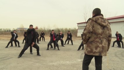 Chineses fazem curso de guarda-costas para a própria segurança