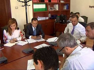 TE SHKRIHEN "NDERTIMORET" DEPUTETI SHALSI,"NDERTIMET PA LEJE TE LUFTOHEN NGA POLICIA" LAJM